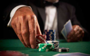 chiến thuật cướp nút trong poker preflop ở vị trí cuối, cướp blinds, phân tích Texas Holdem