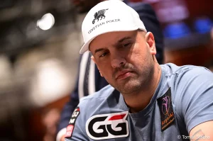 Michael Mizrachi, người chơi poker có lượng chip lớn tại Ngày 1 của Sự kiện Chính WSOP Châu Âu.