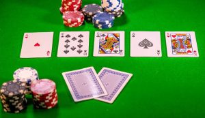 quyết định sông poker quyết định cuối cùng đặt cược gọi bỏ bài chiến lược Texas Holdem
